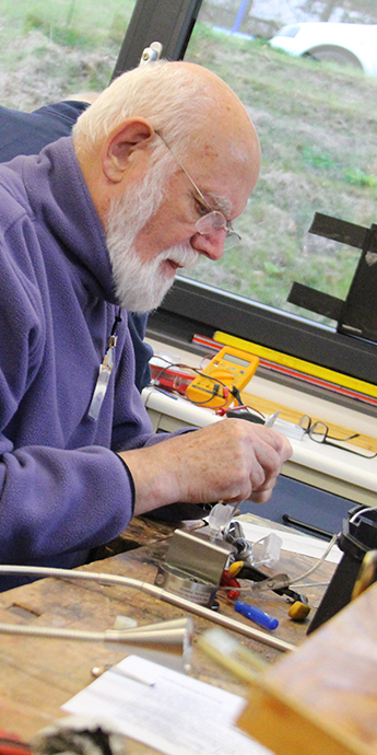 nachbarschaftshilfe-taunusstein_Werkstatt-Teamarbeit-REPAIR_CAFE_hochforamt